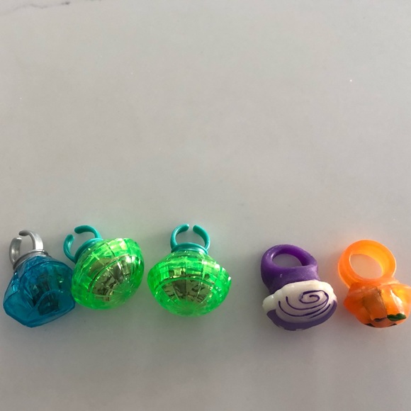 6 Rings that light up when you press the button! - Picture 3 of 9